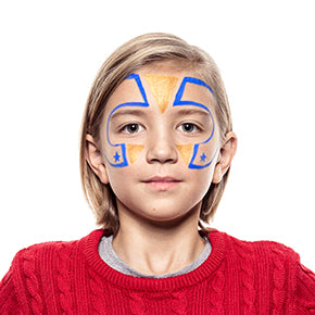 Step two, Using a gold brush pen to paint a downward-pointing triangle on the forehead and adding two more gold triangles on either side of the nose.