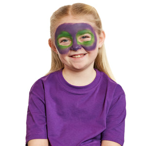 Apply purple around the green, on the forehead and the nose with a sponge.