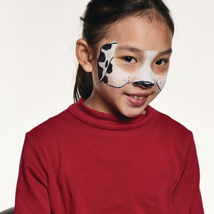  Step two, adding black outline and spots to ears and cheeks.